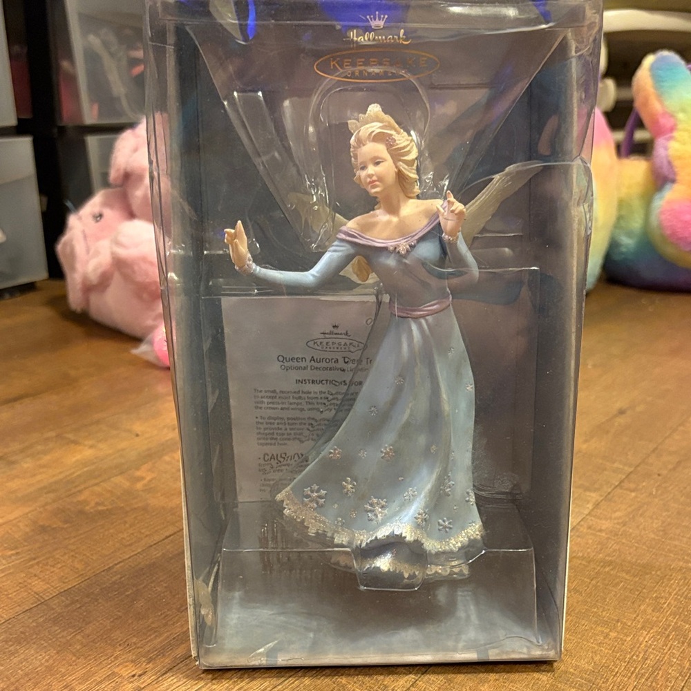 The Queen of the false night fairie🧚🏻 in Blue and Silver SPARKLES✨with wand🪄❄️